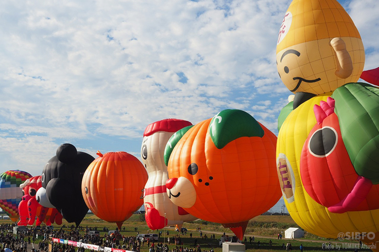 11/02 午前] バルーンファンタジアは午前9時過ぎから行われます